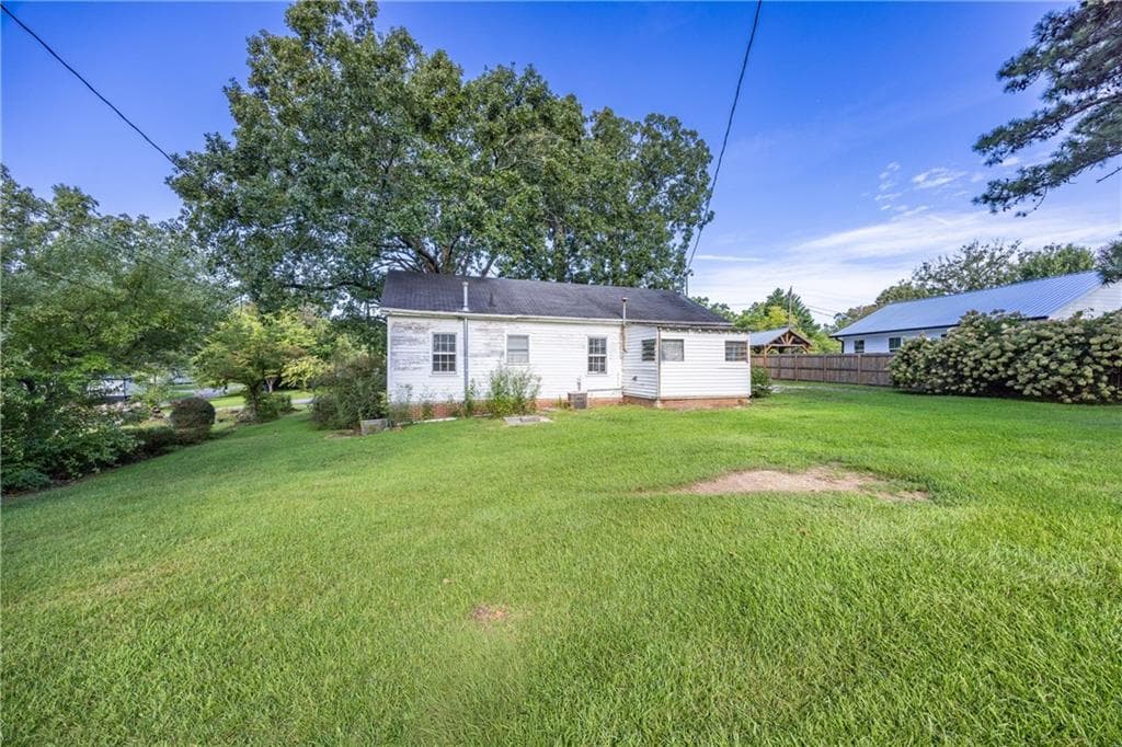 3 bedroom, 1 bathroom, 1,110 sq ft single family residence for sale at 303 Georgianna Street, Jasper, GA 30143 — photo 8