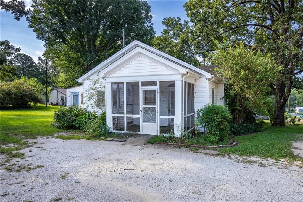 3 bedroom, 1 bathroom, 1,110 sq ft single family residence for sale at 303 Georgianna Street, Jasper, GA 30143 — photo 9