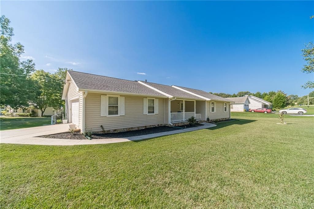 3 bedroom, 2 bathroom, 1,589 sq ft home for sale at 3520 Camelot Court, Loganville, GA
