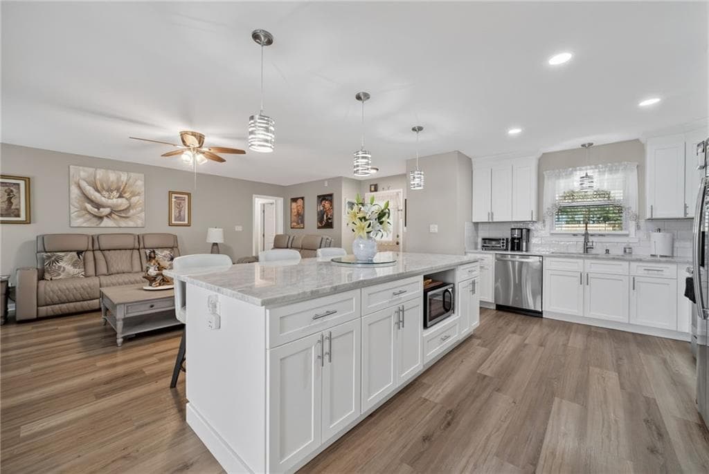 3 bedroom, 2 bathroom, 1,589 sq ft single family residence for sale at 3520 Camelot Court, Loganville, GA 30052 — photo 4