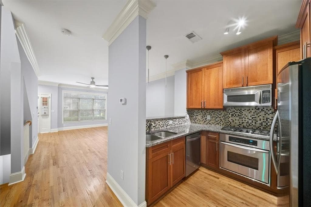 1 bedroom, 2 bathroom, 1,224 sq ft townhouse for sale at 1115 Glenridge Place, Sandy Springs, GA 30342 — photo 6