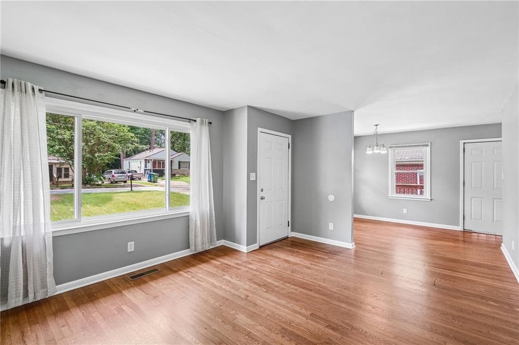 3 bedroom, 1 bathroom, 1,077 sq ft single family residence for sale at 655 Albert Street, Atlanta, GA 30318 — photo 4