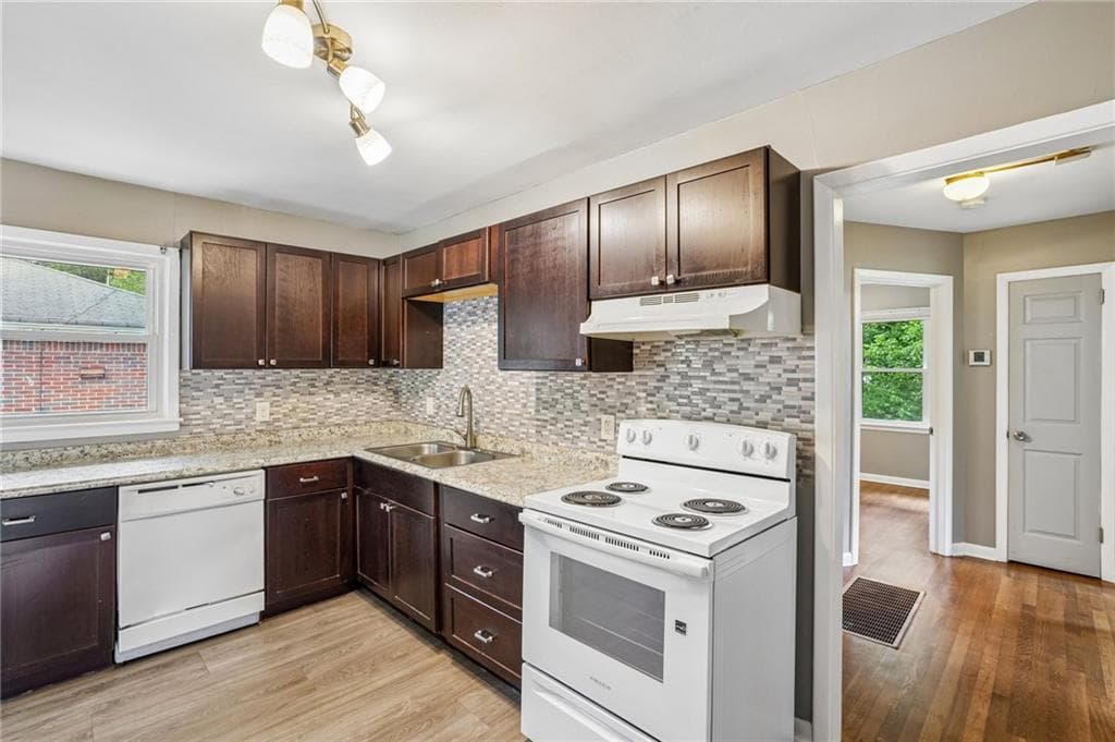 3 bedroom, 1 bathroom, 1,077 sq ft single family residence for sale at 655 Albert Street, Atlanta, GA 30318 — photo 10