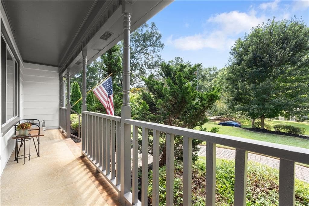 3 bedroom, 3 bathroom, 2,188 sq ft single family residence under contract at 2954 Carolyn Street, Marietta, GA 30062 — photo 4