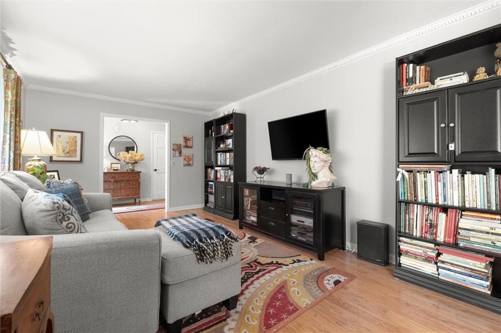 3 bedroom, 3 bathroom, 2,188 sq ft single family residence under contract at 2954 Carolyn Street, Marietta, GA 30062 — photo 9