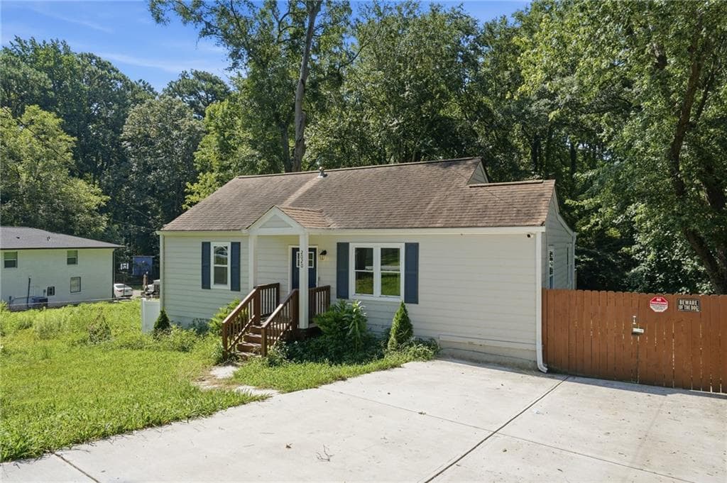 4 bedroom, 3 bathroom, 1,536 sq ft single family residence for sale at 2020 North Avenue, Atlanta, GA 30318 — photo 2