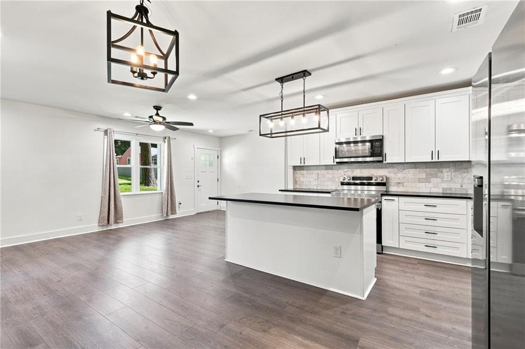 4 bedroom, 3 bathroom, 1,536 sq ft single family residence for sale at 2020 North Avenue, Atlanta, GA 30318 — photo 5
