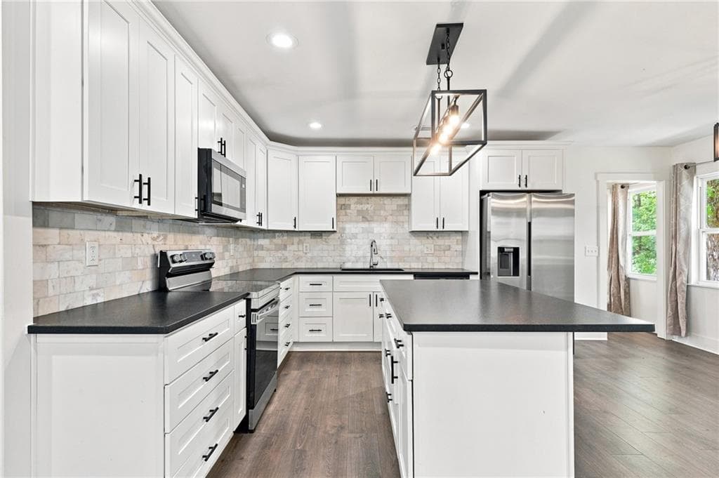 4 bedroom, 3 bathroom, 1,536 sq ft single family residence for sale at 2020 North Avenue, Atlanta, GA 30318 — photo 8