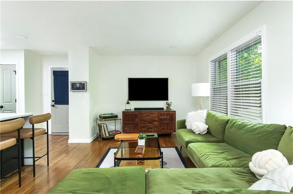 4 bedroom, 3 bathroom, 1,880 sq ft single family residence for sale at 1953 Copperfield Circle, Decatur, GA 30035 — photo 10