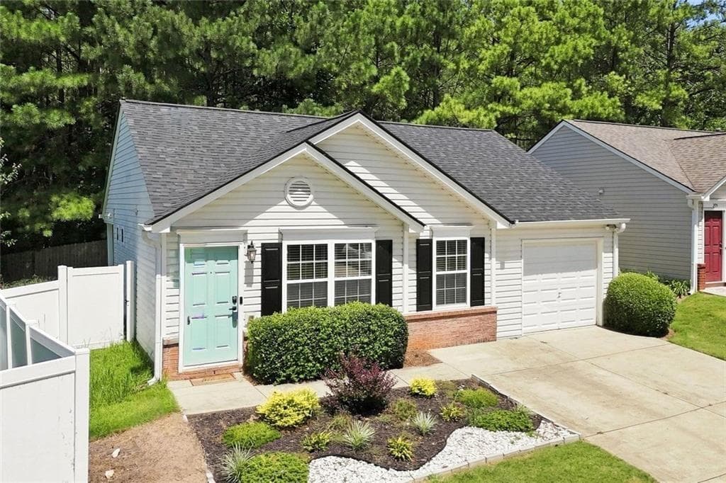 2 bedroom, 2 bathroom, 1,047 sq ft single family residence for sale at 203 Oak Grove Lane, Acworth, GA 30102