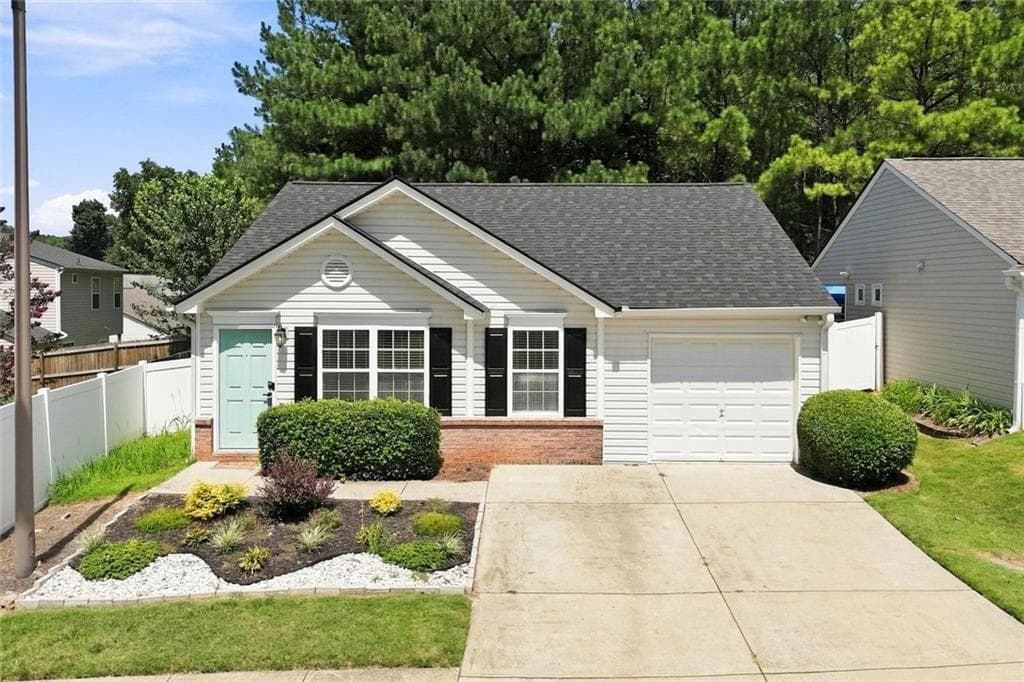 2 bedroom, 2 bathroom, 1,047 sq ft single family residence for sale at 203 Oak Grove Lane, Acworth, GA 30102 — photo 2