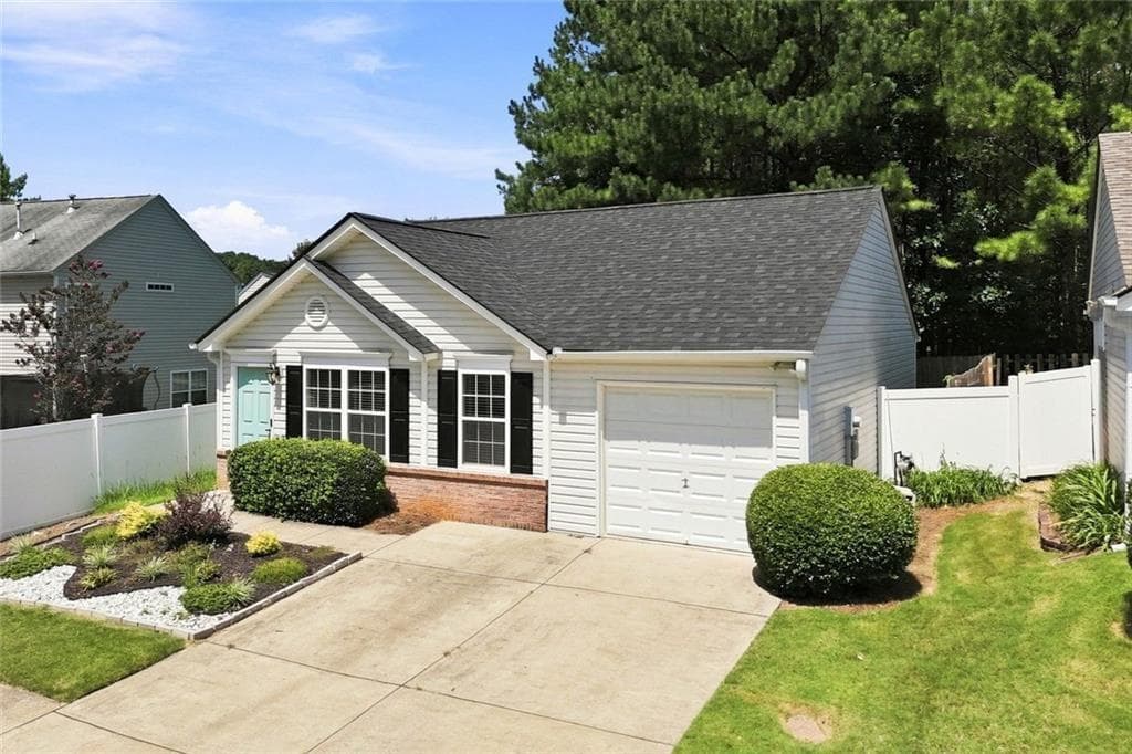 2 bedroom, 2 bathroom, 1,047 sq ft single family residence for sale at 203 Oak Grove Lane, Acworth, GA 30102 — photo 3
