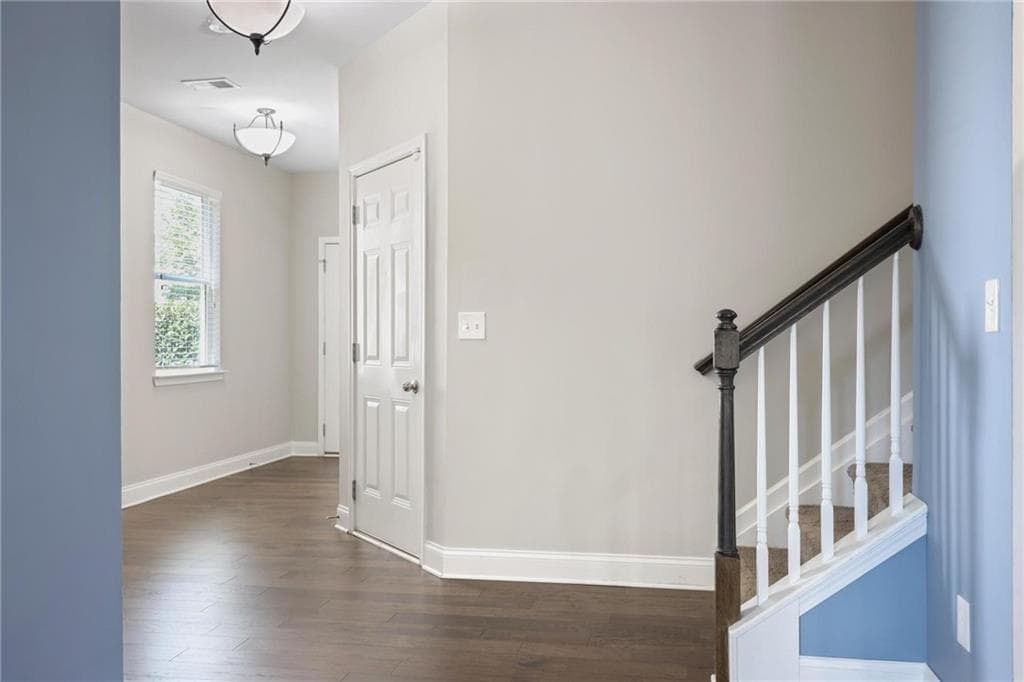 4 bedroom, 4 bathroom, 2,545 sq ft single family residence for sale at 4114 Elsdon Drive, Austell, GA 30106 — photo 4