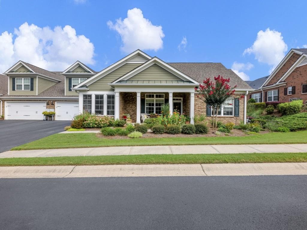 3 bedroom, 3 bathroom, 2,163 sq ft condominium under contract at 3288 Telhurst Way, Buford, GA 30519