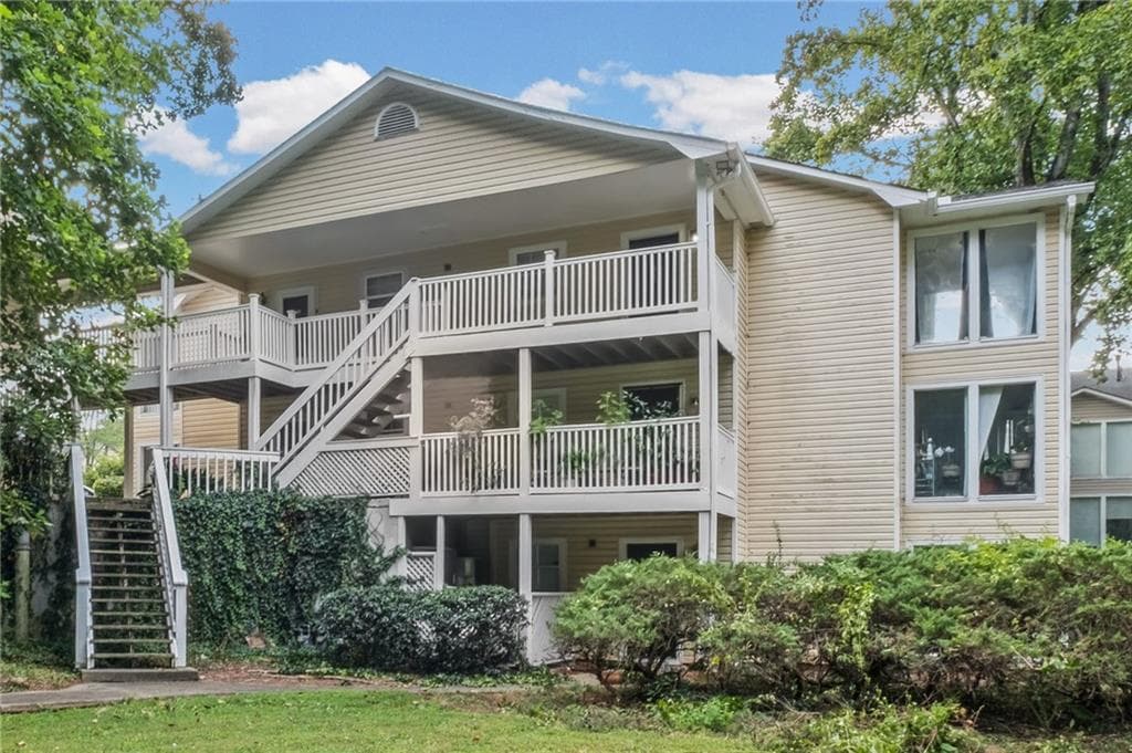 2 bedroom, 1 bathroom, 1,197 sq ft condominium for sale at 209 Augusta Drive, Marietta, GA 30067 — photo 3