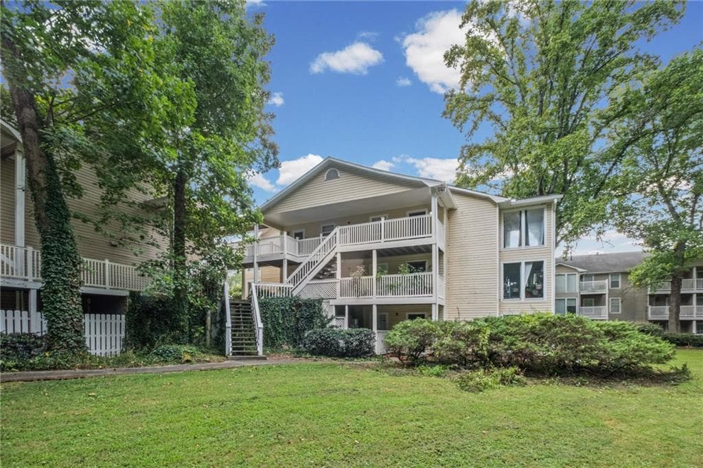 2 bedroom, 1 bathroom, 1,197 sq ft condominium for sale at 209 Augusta Drive, Marietta, GA 30067 — photo 2