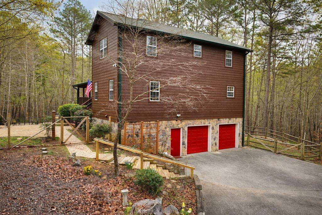 3 bedroom, 4 bathroom, 2,428 sq ft single family residence for sale at 144 Emerald Cove, Ellijay, GA 30705 — photo 2
