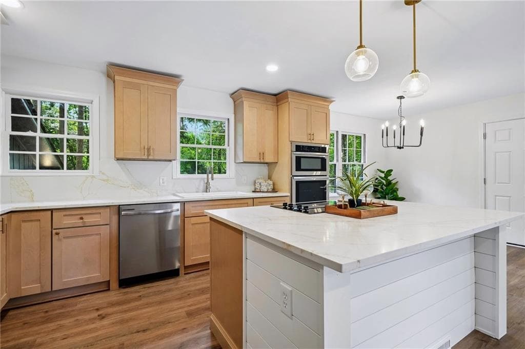 4 bedroom, 3 bathroom, 2,214 sq ft single family residence for sale at 512 Wood Forest Court, Marietta, GA 30066 — photo 3