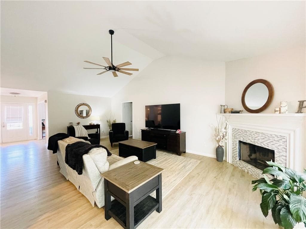 4 bedroom, 4 bathroom, 2,862 sq ft single family residence for sale at 5313 Shadow Walk Way, Gainesville, GA 30507 — photo 4