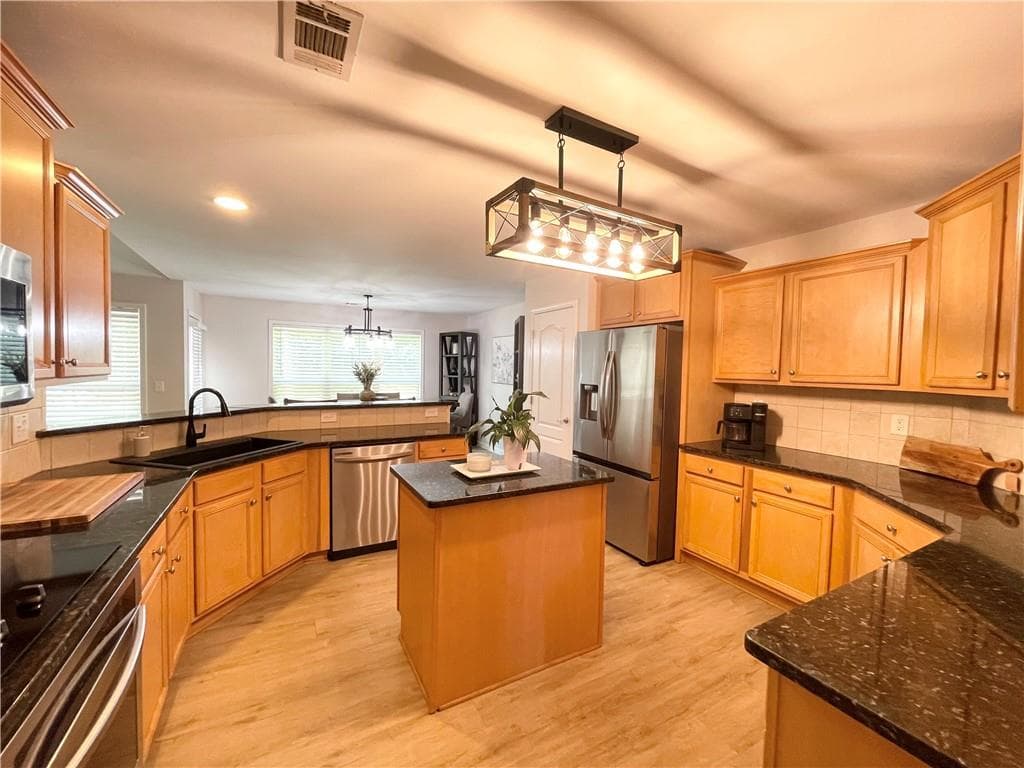4 bedroom, 4 bathroom, 2,862 sq ft single family residence for sale at 5313 Shadow Walk Way, Gainesville, GA 30507 — photo 6