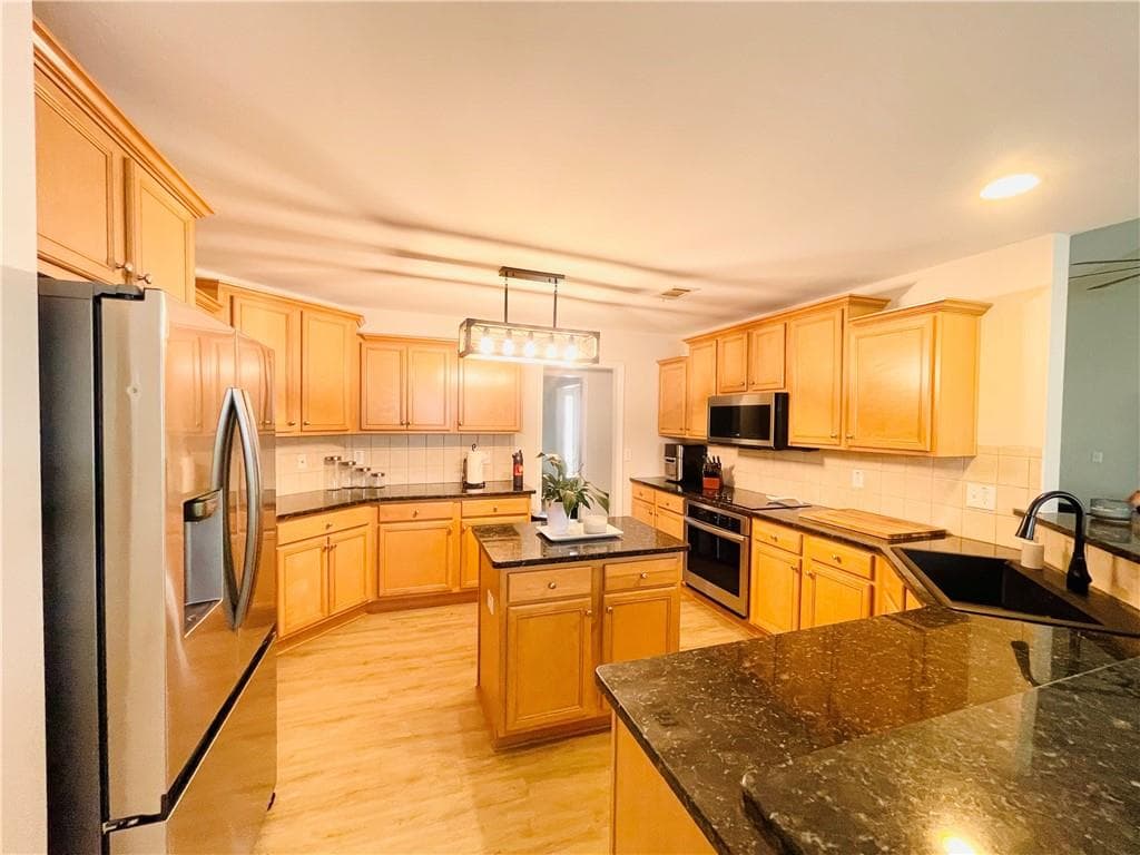 4 bedroom, 4 bathroom, 2,862 sq ft single family residence for sale at 5313 Shadow Walk Way, Gainesville, GA 30507 — photo 7