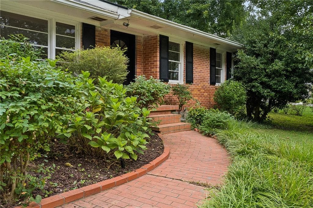 4 bedroom, 4 bathroom, 2,281 sq ft single family residence for sale at 5028 Tilly Mill Road, Atlanta, GA 30338 — photo 2