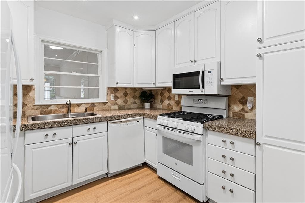 4 bedroom, 4 bathroom, 2,281 sq ft single family residence for sale at 5028 Tilly Mill Road, Atlanta, GA 30338 — photo 9