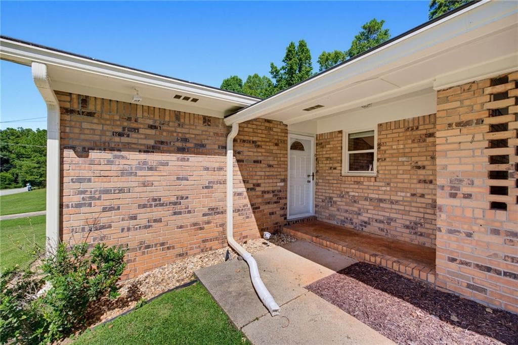 3 bedroom, 3 bathroom, 1,850 sq ft single family residence for sale at 3307 Wildwood Drive, Marietta, GA 30060 — photo 2