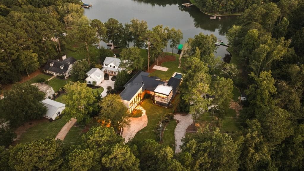 5 bedroom, 6 bathroom, 2,714 sq ft single family residence for sale at 298 W River Bend Drive, Eatonton, GA 31024 — photo 3