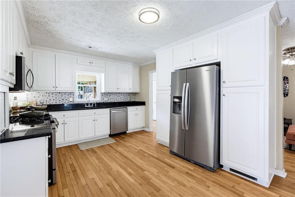 3 bedroom, 3 bathroom, 1,850 sq ft single family residence for sale at 3307 Wildwood Drive, Marietta, GA 30060 — photo 5