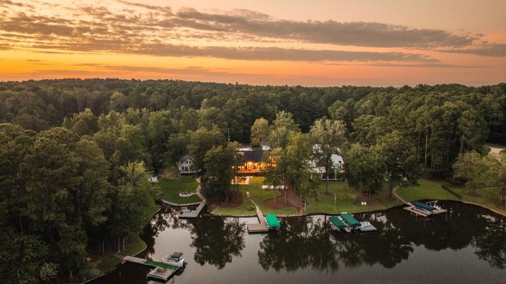 5 bedroom, 6 bathroom, 2,714 sq ft single family residence for sale at 298 W River Bend Drive, Eatonton, GA 31024 — photo 4