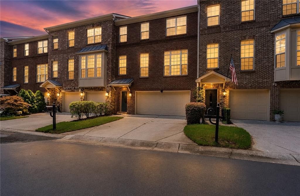 4 bedroom, 5 bathroom, 3,200 sq ft townhouse for rent at 5583 Julian Place, Atlanta, GA 30342 for $4,699 a month — photo 1 of 34