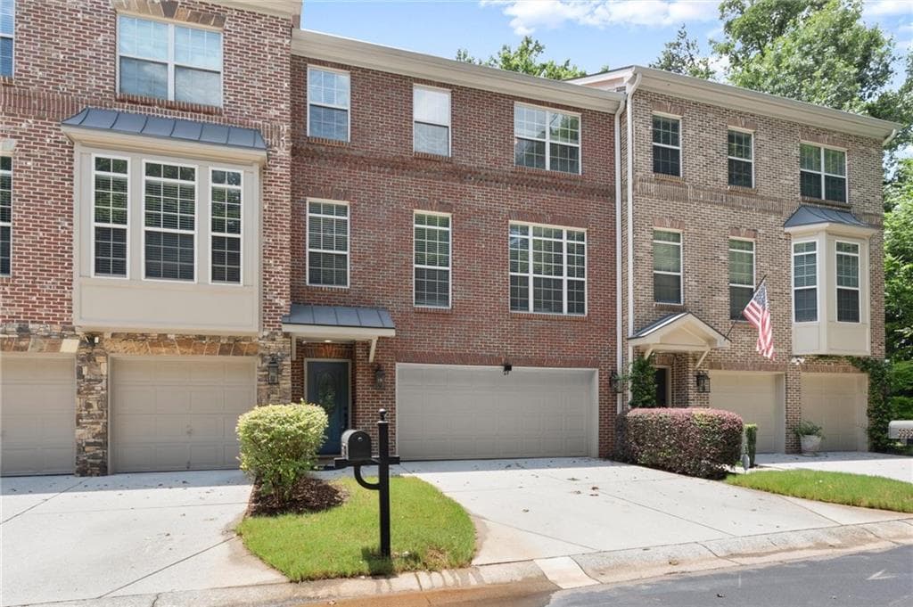 4 bedroom, 5 bathroom, 3,200 sq ft townhouse for rent at 5583 Julian Place, Atlanta, GA 30342 for $4,699 a month — photo 2