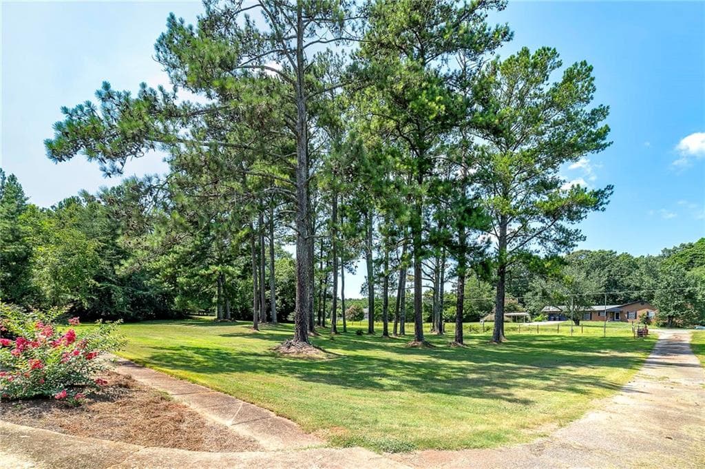 3 bedroom, 3 bathroom, 2,322 sq ft single family residence under contract at 2450 McGarity Road, Mcdonough, GA 30252 — photo 3