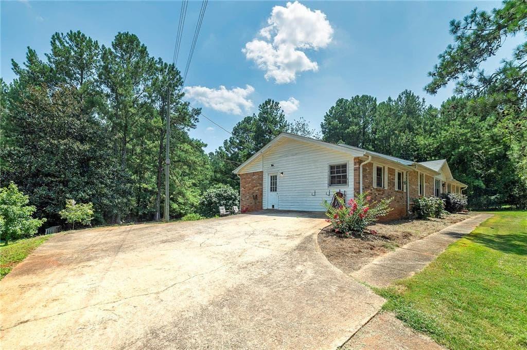 3 bedroom, 3 bathroom, 2,322 sq ft single family residence under contract at 2450 McGarity Road, Mcdonough, GA 30252 — photo 5