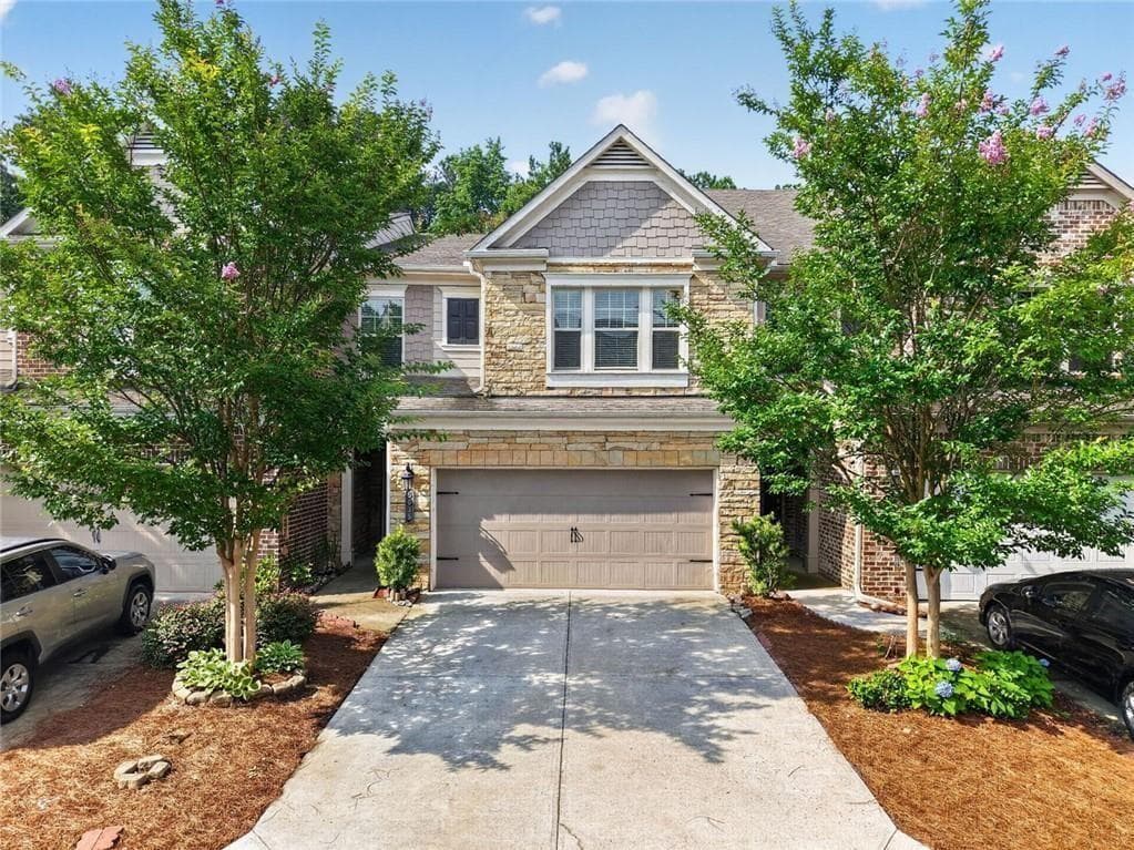 4 bedroom, 3 bathroom, 2,428 sq ft townhouse under contract at 5035 Garrett Court, Johns Creek, GA 30005 — photo 2