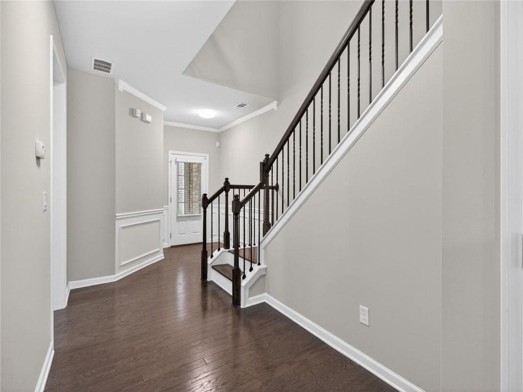4 bedroom, 3 bathroom, 2,428 sq ft townhouse under contract at 5035 Garrett Court, Johns Creek, GA 30005 — photo 8