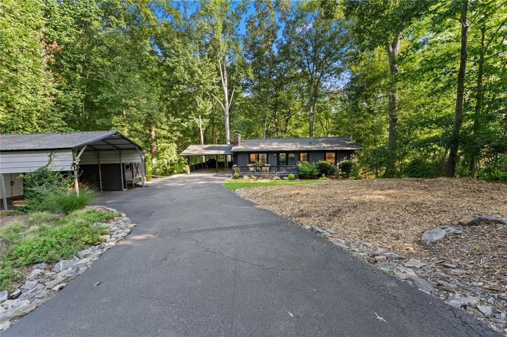 3 bedroom, 2 bathroom, 2,000 sq ft single family residence for sale at 4785 Perry Road, Gainesville, GA 30506 — photo 4