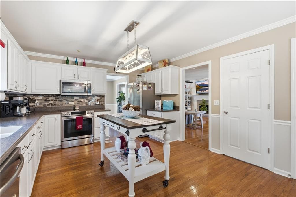 3 bedroom, 3 bathroom, 1,973 sq ft single family residence under contract at 12 Appling Way, Cartersville, GA 30121 — photo 2