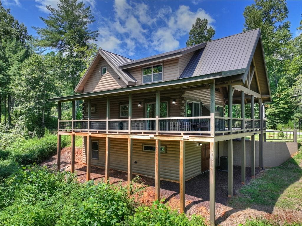2 bedroom, 2 bathroom, 2,136 sq ft single family residence for sale at 196 N Jakes Landing Way, Ellijay, GA 30540 — photo 3