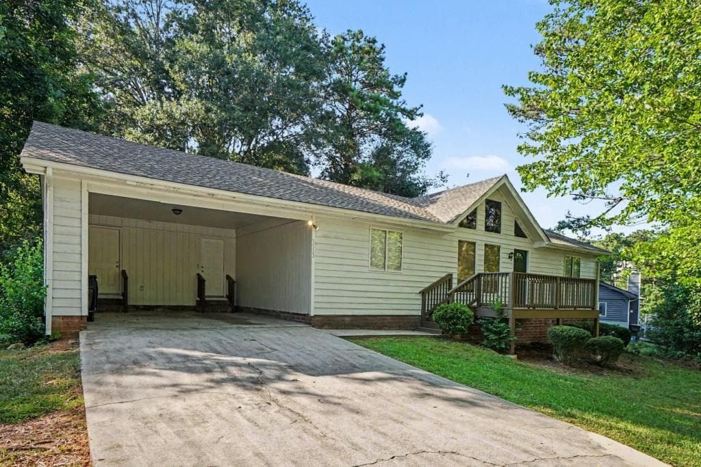 3 bedroom, 2 bathroom, 1,450 sq ft single family residence under contract at 3503 Warwick Way, Snellville, GA 30039