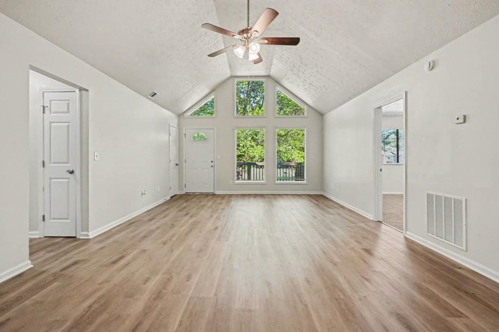 3 bedroom, 2 bathroom, 1,450 sq ft single family residence under contract at 3503 Warwick Way, Snellville, GA 30039 — photo 4