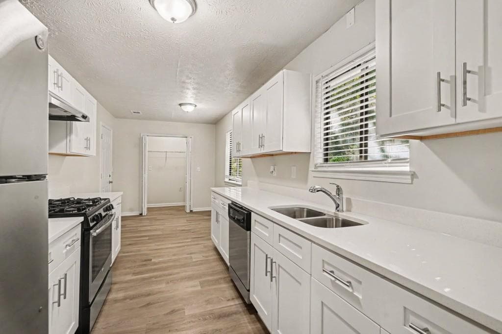 3 bedroom, 2 bathroom, 1,450 sq ft single family residence under contract at 3503 Warwick Way, Snellville, GA 30039 — photo 5
