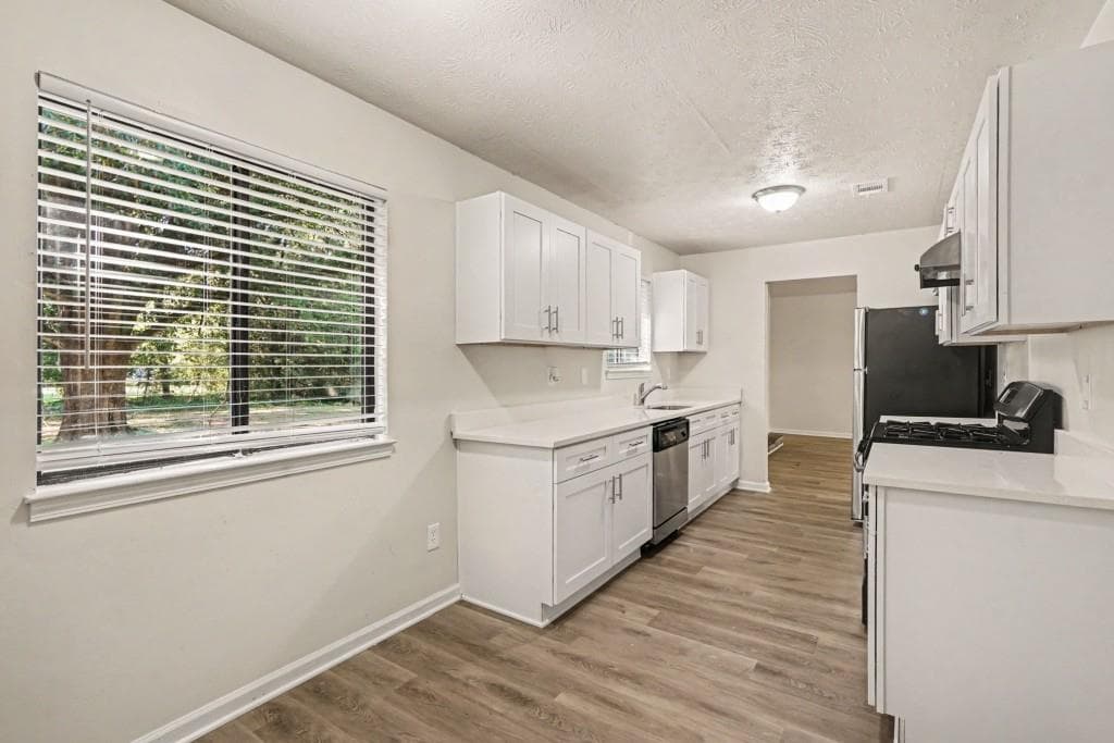 3 bedroom, 2 bathroom, 1,450 sq ft single family residence under contract at 3503 Warwick Way, Snellville, GA 30039 — photo 6