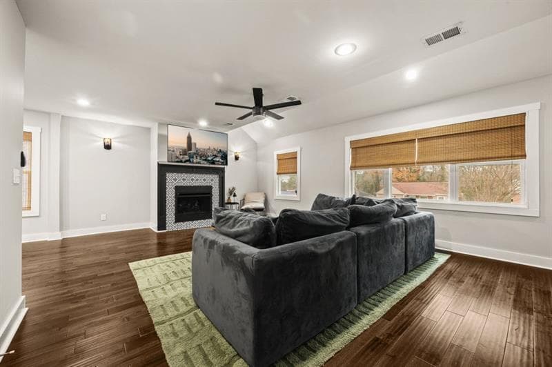 3 bedroom, 3 bathroom, 1,697 sq ft single family residence for sale at 2008 Neely, Atlanta, GA 30344 — photo 4