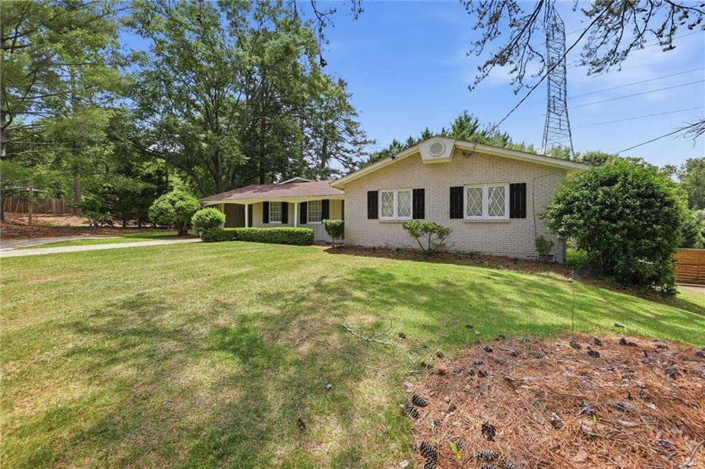 3 bedroom, 2 bathroom, 1,979 sq ft single family residence under contract at 3570 Hogan Road, Atlanta, GA 30331 — photo 3