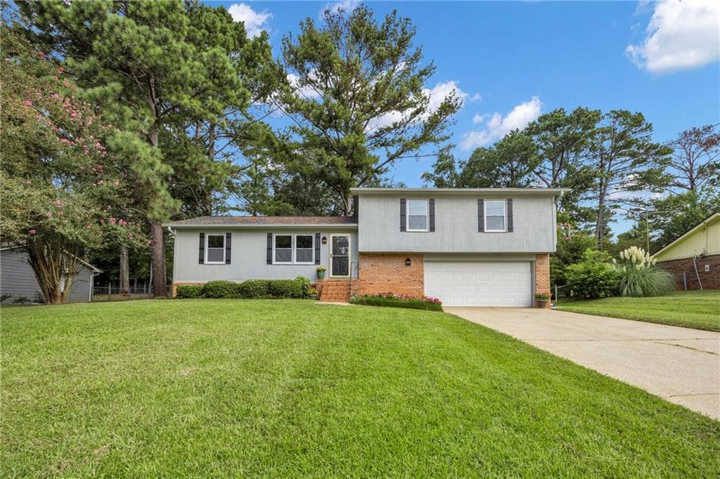 3 bedroom, 2 bathroom, 1,456 sq ft single family residence for sale at 3417 Creekwood Drive, Conyers, GA 30094 — photo 1 of 42