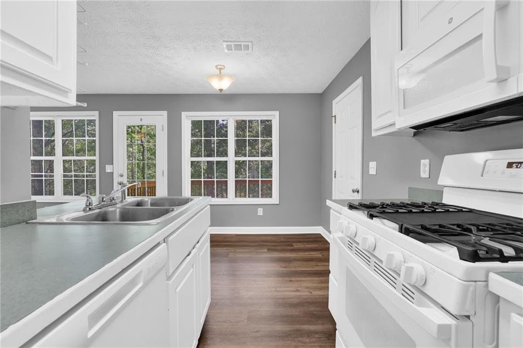 3 bedroom, 3 bathroom, 1,286 sq ft single family residence for sale at 1081 Whispering Woods Drive, Canton, GA 30114 — photo 10