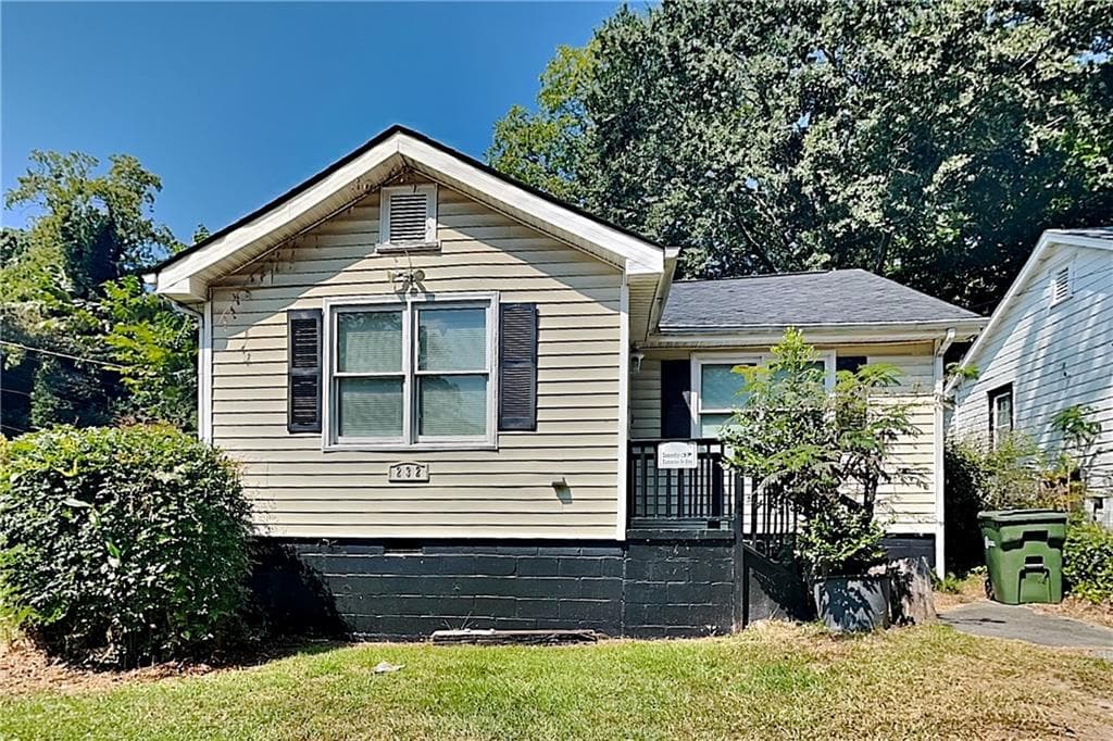 3 bedroom, 2 bathroom, 956 sq ft single family residence for rent at 232 Chappell Road, Atlanta, GA 30314 for $1,525 a month — photo 1 of 16