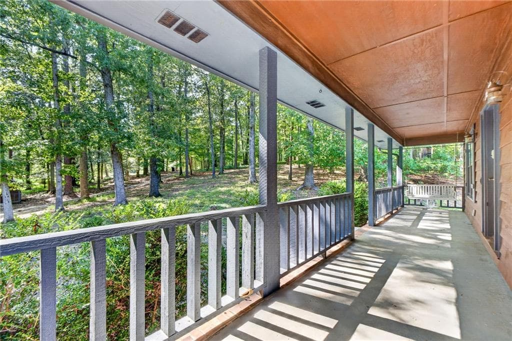 3 bedroom, 2 bathroom, 1,849 sq ft single family residence under contract at 963 Crumbley Road, Mcdonough, GA 30252 — photo 4